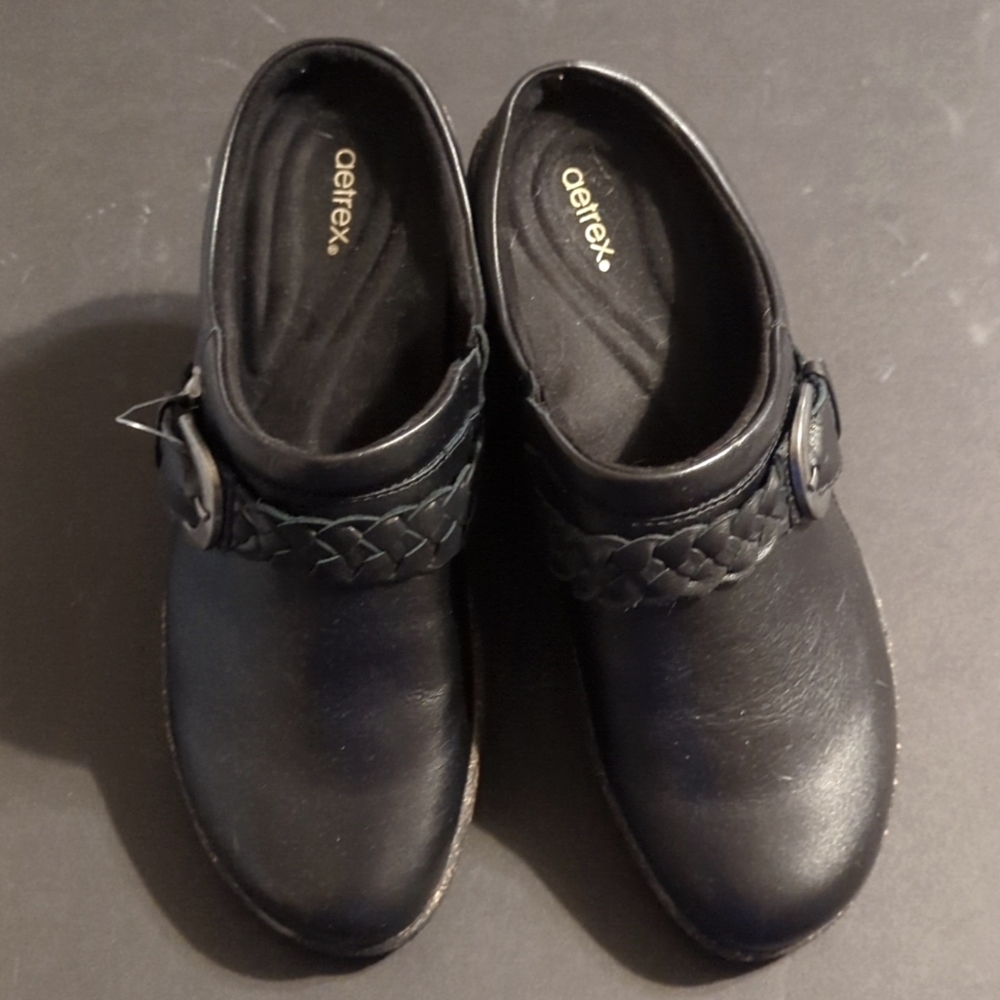 Aetrex Libby black clogs, size 7